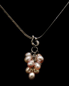 unique_pearl_bunch_necklace